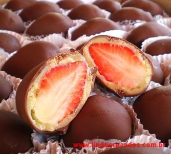 <b><center>Bombons de morango</b></center>